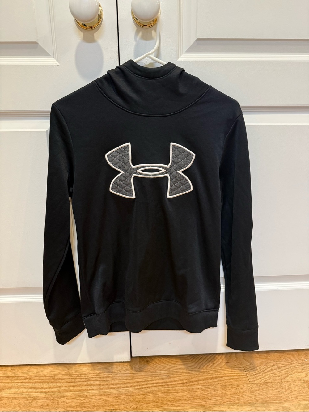 Under Armour Black Pullover Sweatshirt with Quilted Logo